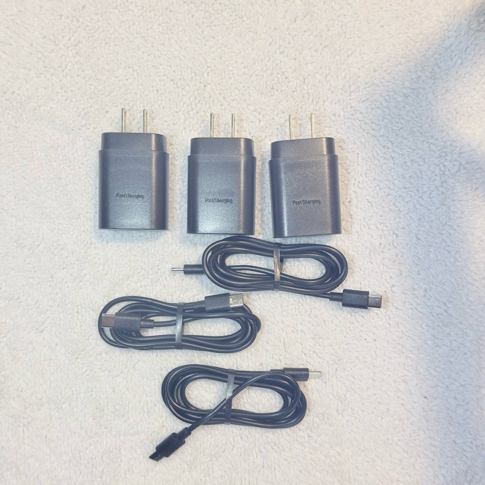 Pack of 3 Fast Charging Wall Adapters & USB-C to USB-C Cables - New in Box - Picture 2 of 7